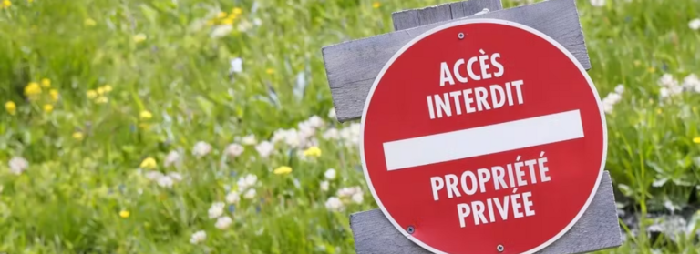 Panneau voie privée roulez au pas